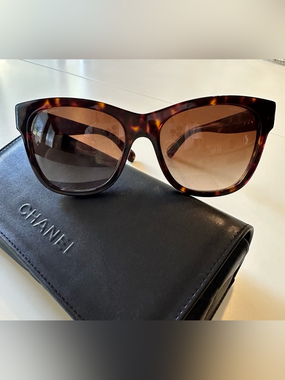 Chanel Sunglasses Dark Tortoise Brown Gradient Square Gold Logo Perf Cond 5380 A - Picture 4 of 10